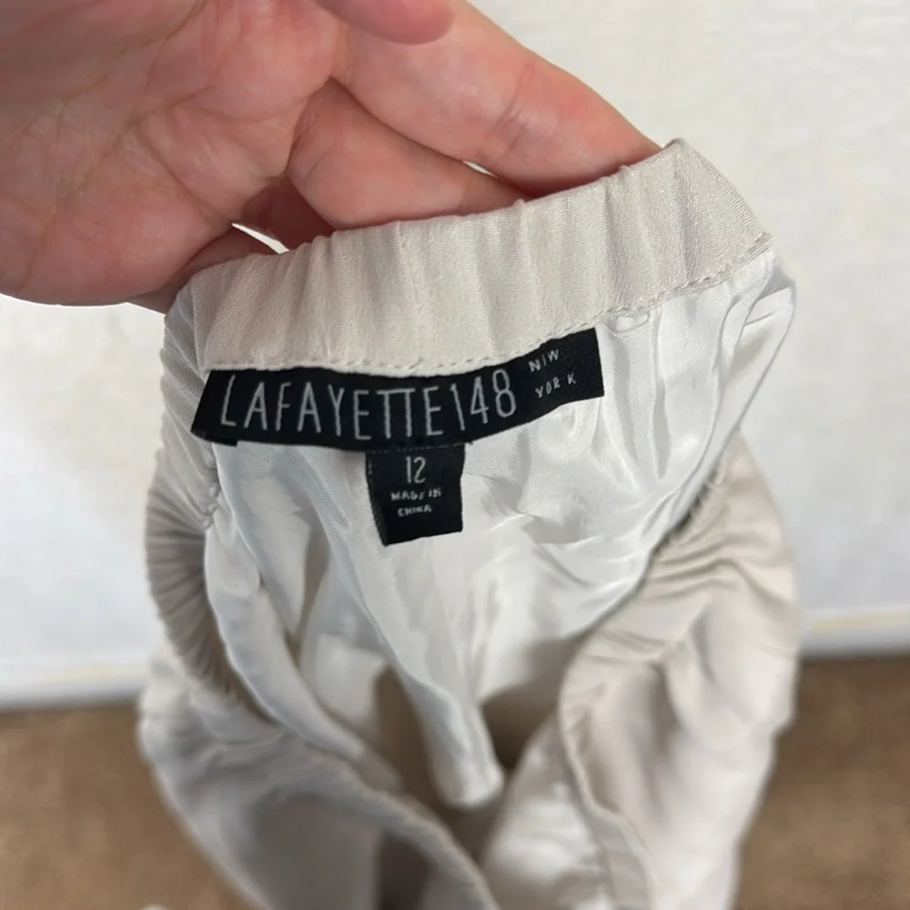 Lafayette 148 100% Silk trouser Pants Pull on‎ Stretchy Waist Cream Size 12